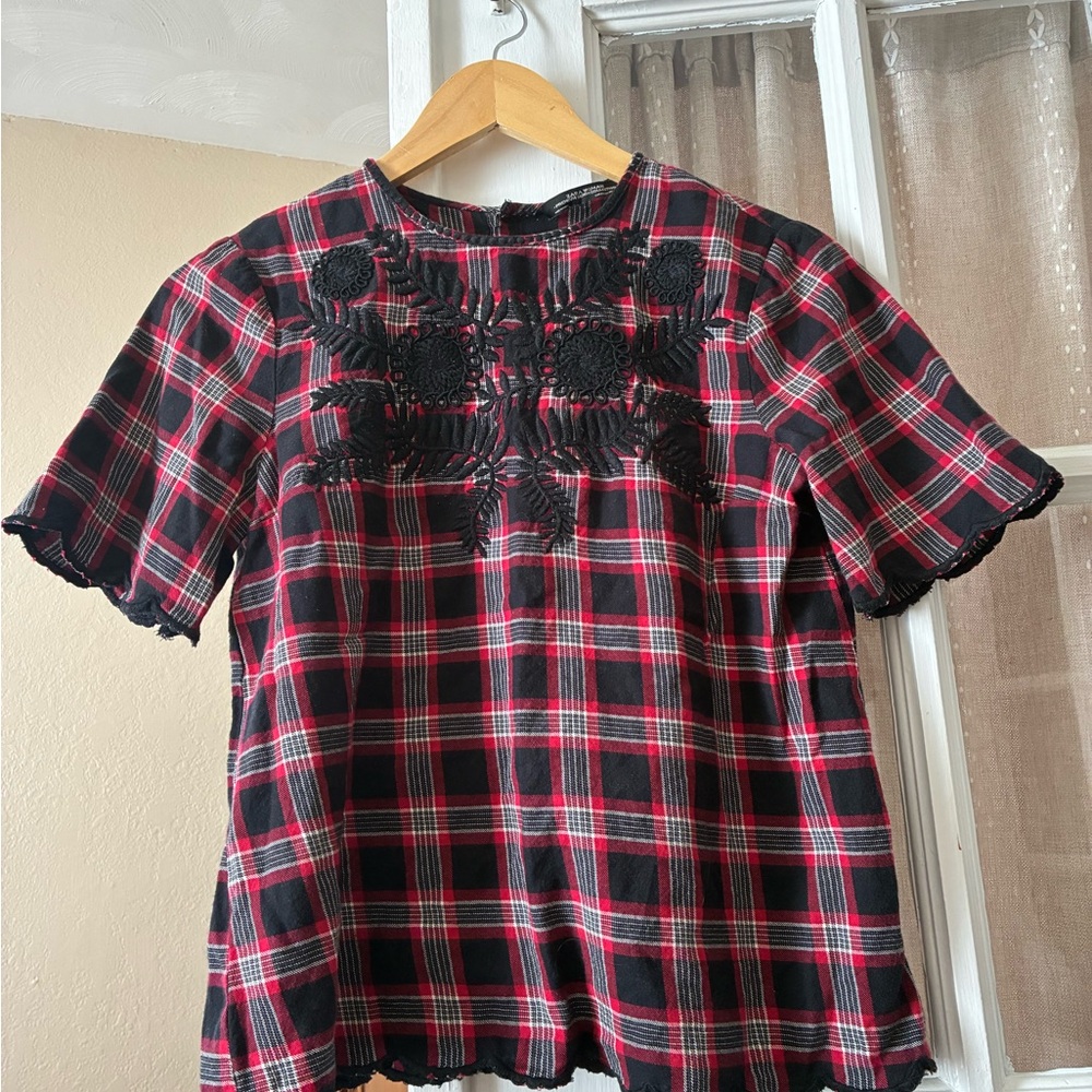Zara Red and Black Plaid Short Sleeve Top